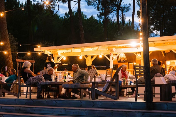 /campings/francia/aquitania/gironda/LeTedey/camping-lacanau-restaurant-sunrise-nuit-le-tedey-ciela-village-2.jpg